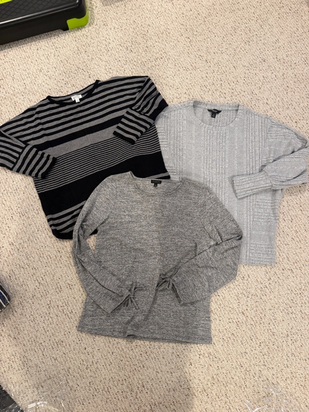 Women’s Grey Knit Sweater Set of 3 - Gray & Black - Medium - C14